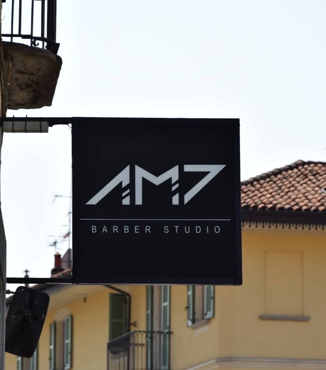 Insegna esterna AM7 Barber Studio